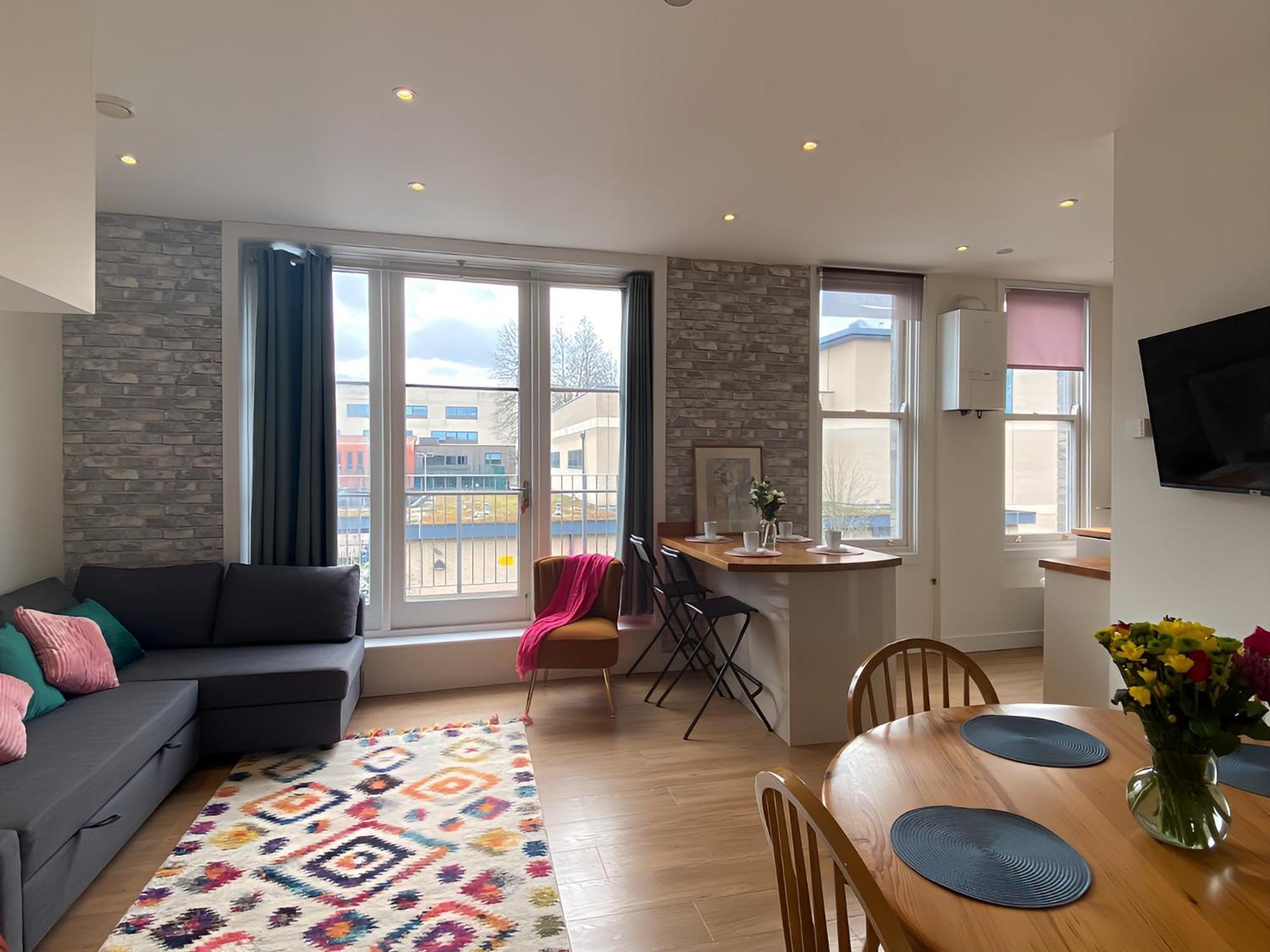 Cambridge Stays Diamond 2Br Apartment-Central-Parking-Walk To City & Train Station Εξωτερικό φωτογραφία